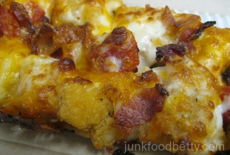 Domino's Specialty Chicken Crispy Bacon & Tomato Close-Up