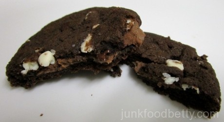 FATGUYFOODBLOG: Hot Cocoa Chips Ahoy cookies!